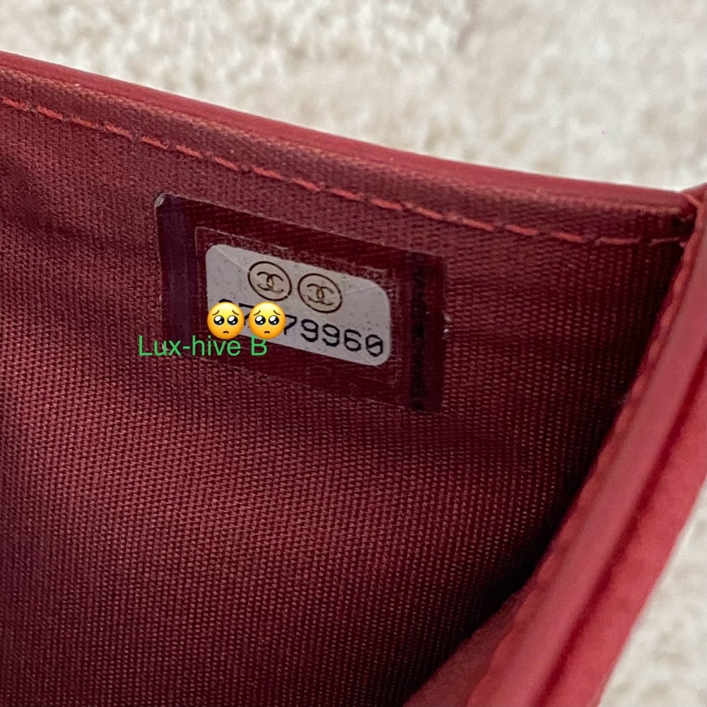 CHANEL🍒Red Quilted Trifold wallet with Gold Accent - Picture 6 of 16